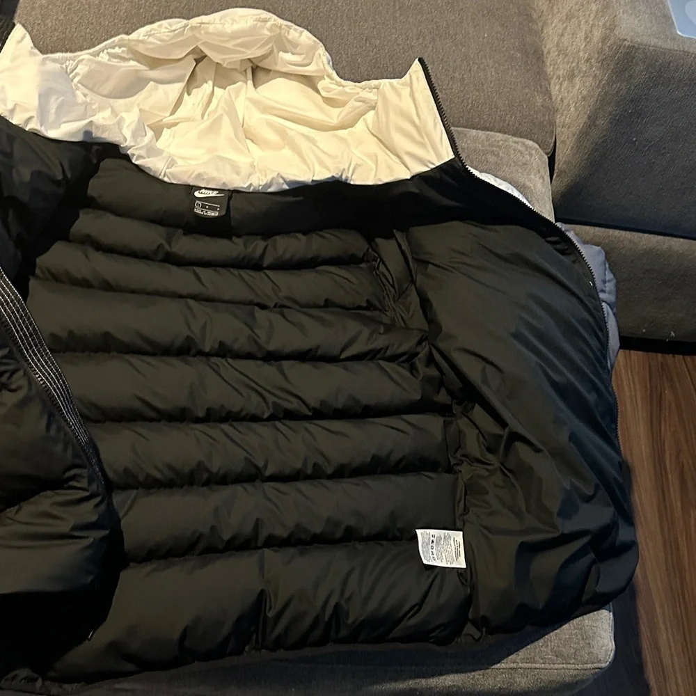 Nike Men’s Windrunner Black Hooded Jacket
Men’s Down Jacket - Picture 5 of 8